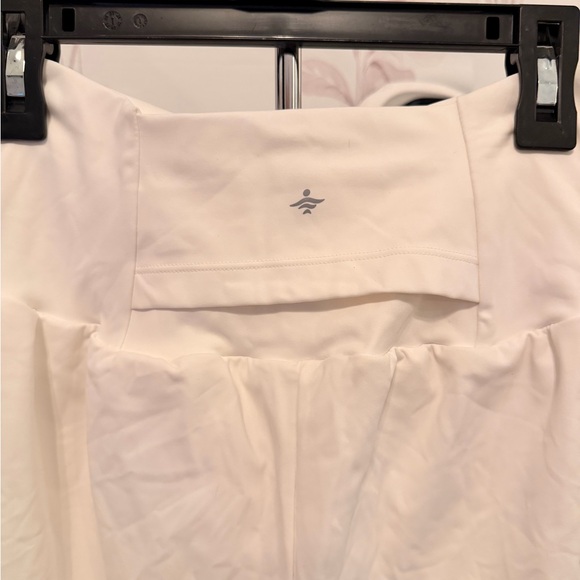 NWT / HALARA Women's Softlyzero Airy Double Layer Athletic Shorts / Size M - Picture 4 of 5